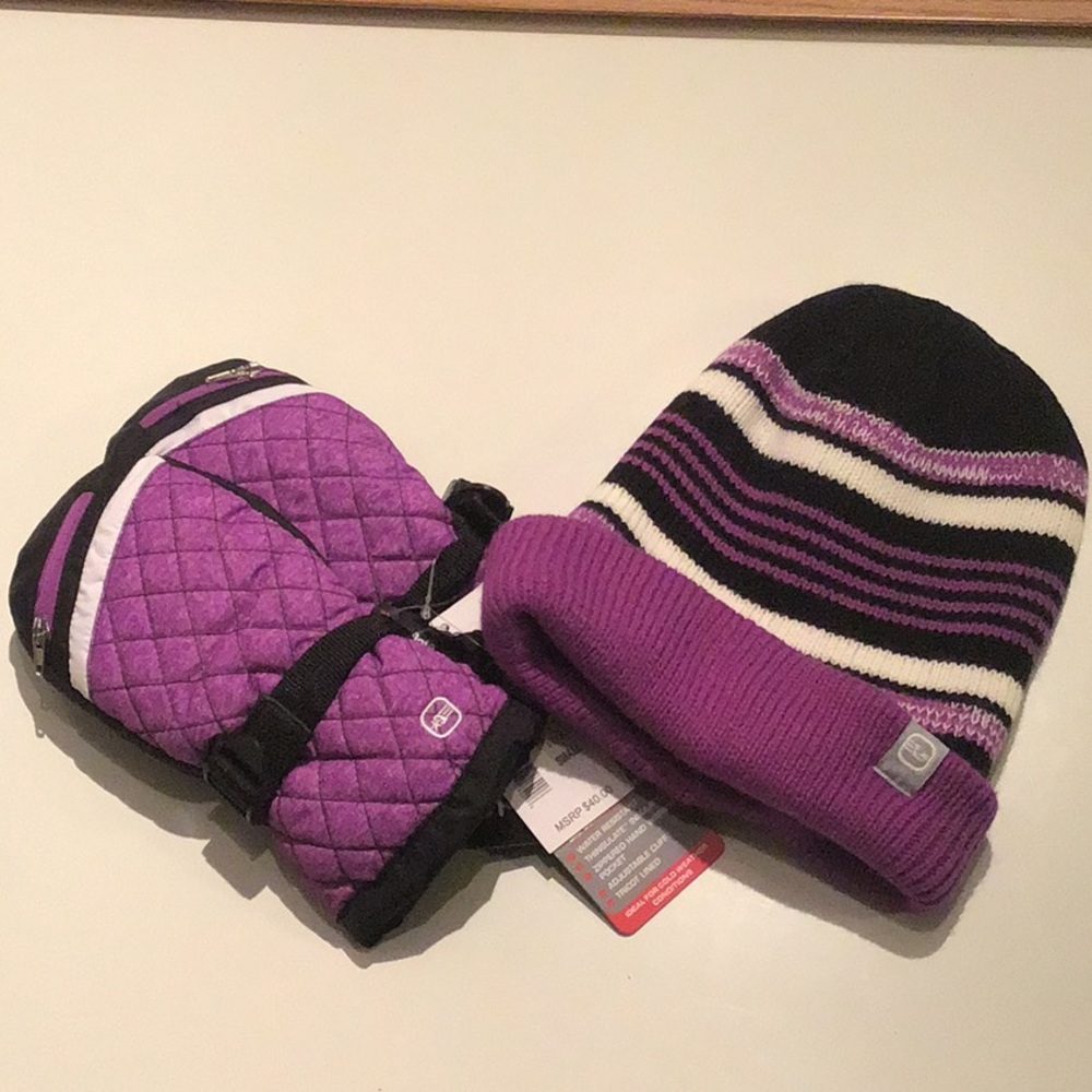 Free Country Hat & Mittens Set
